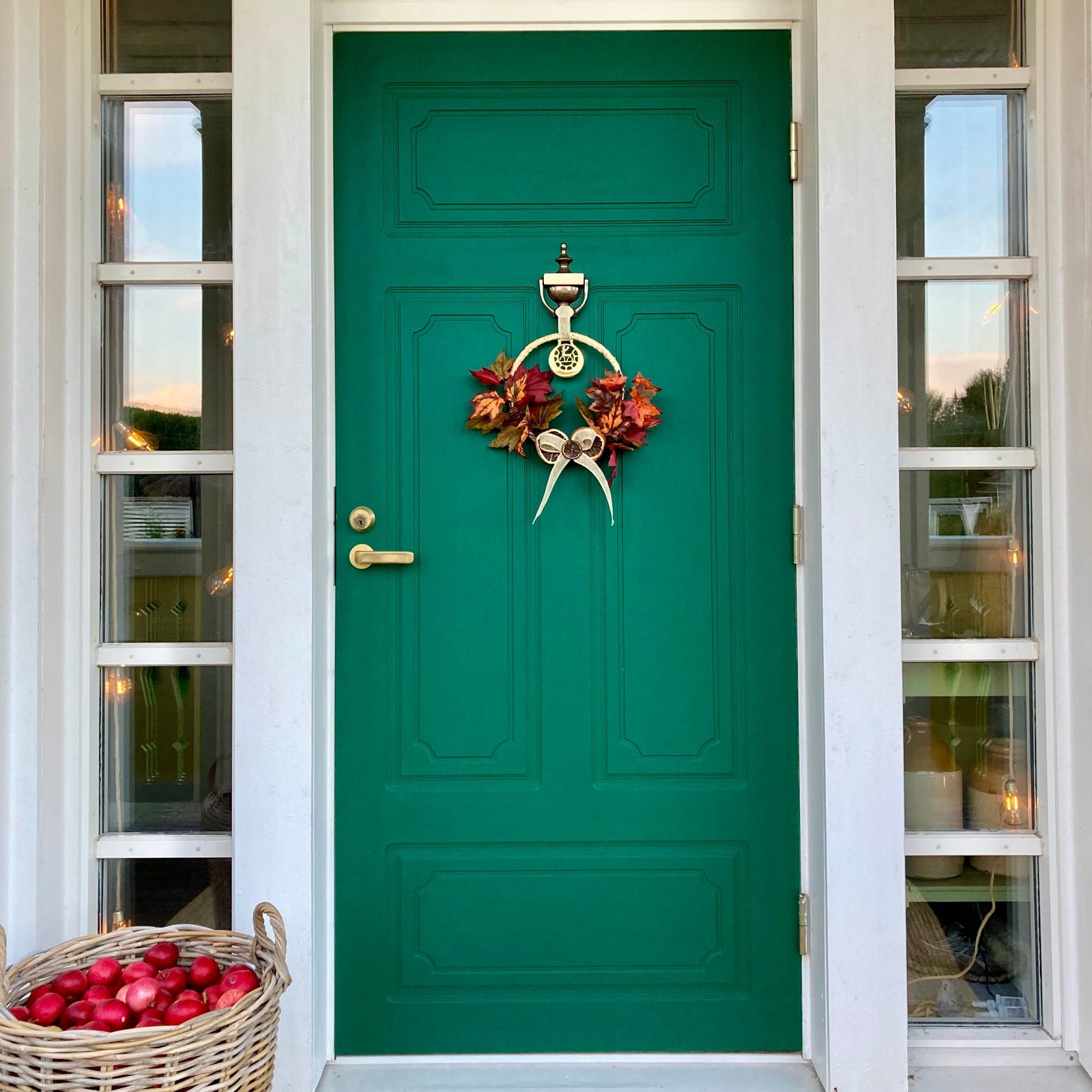 VIHREÄ MAALATTU OVI VICTORY LANE.