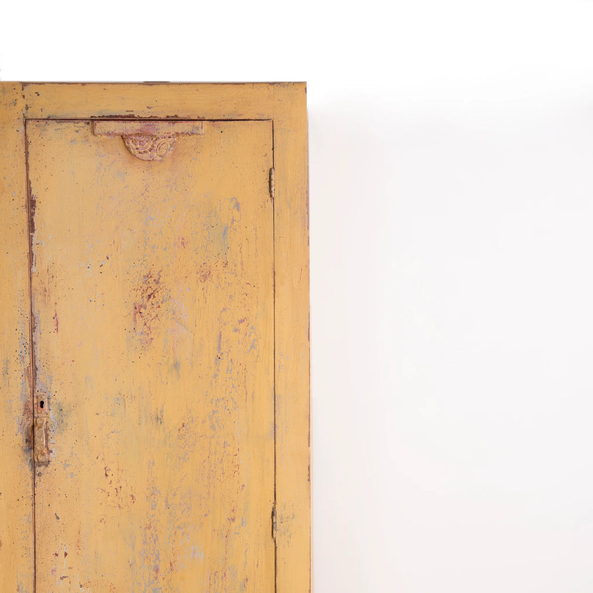 Whitey White on perus valkoinen.
Valkoinen, mattapintainen maali listoihin, oviin, paneeleihin ja kalusteisiin. Kestävä ja helppokäyttöinen maali kodin viimeistelyyn. Varma valinta, se kaunis, kellastumaton ja puhdas valkoinen - toimii aina!