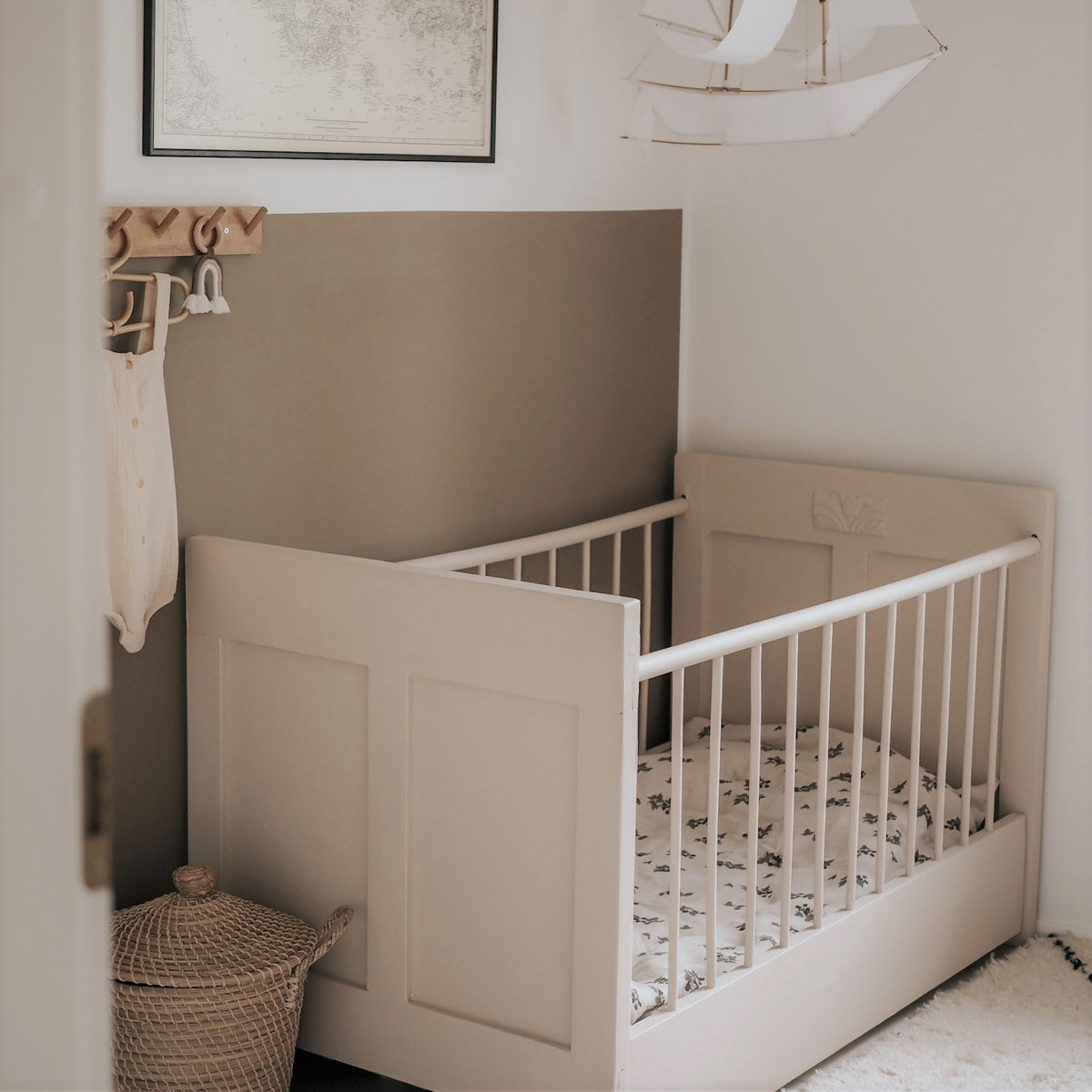 vaalea-beige-kalustemaali-frenchic-stone-rosie