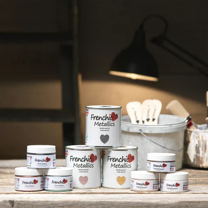 Metallimaalit, kulta pronssi, kupari ja platina. 