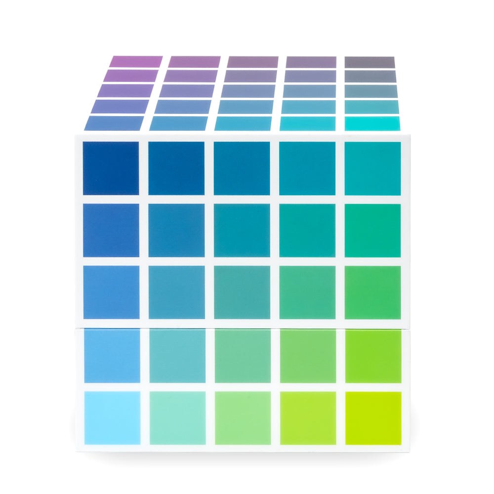 Colour Cube 1 väripalettikortit väriyhdistelmien ja värisuunnittelun inspiraatioksi.Vuodenaikojen lumo. 