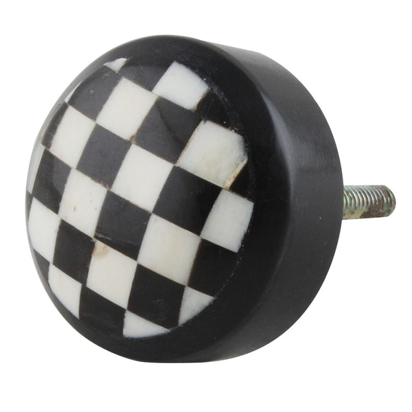 Harlekiini_ruutu_resin_nuppi_vedin_Liisa_ihmemaassa_kaluste_maalikauppa_frenchic.