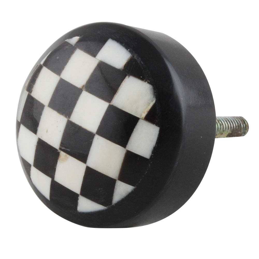 Harlekiini_ruutu_resin_nuppi_vedin_Liisa_ihmemaassa_kaluste_maalikauppa_frenchic.