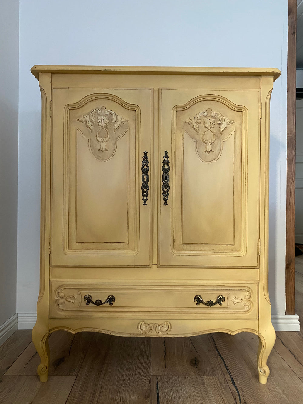 Hot_as_Mustard_maalattu_lipasto_Frenchic_Paint_Finland