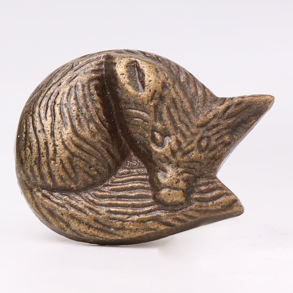 Kettu_antiikkinen_metalli_nuppi_vedin_lipastoon_frenchic_maalikaupasta.