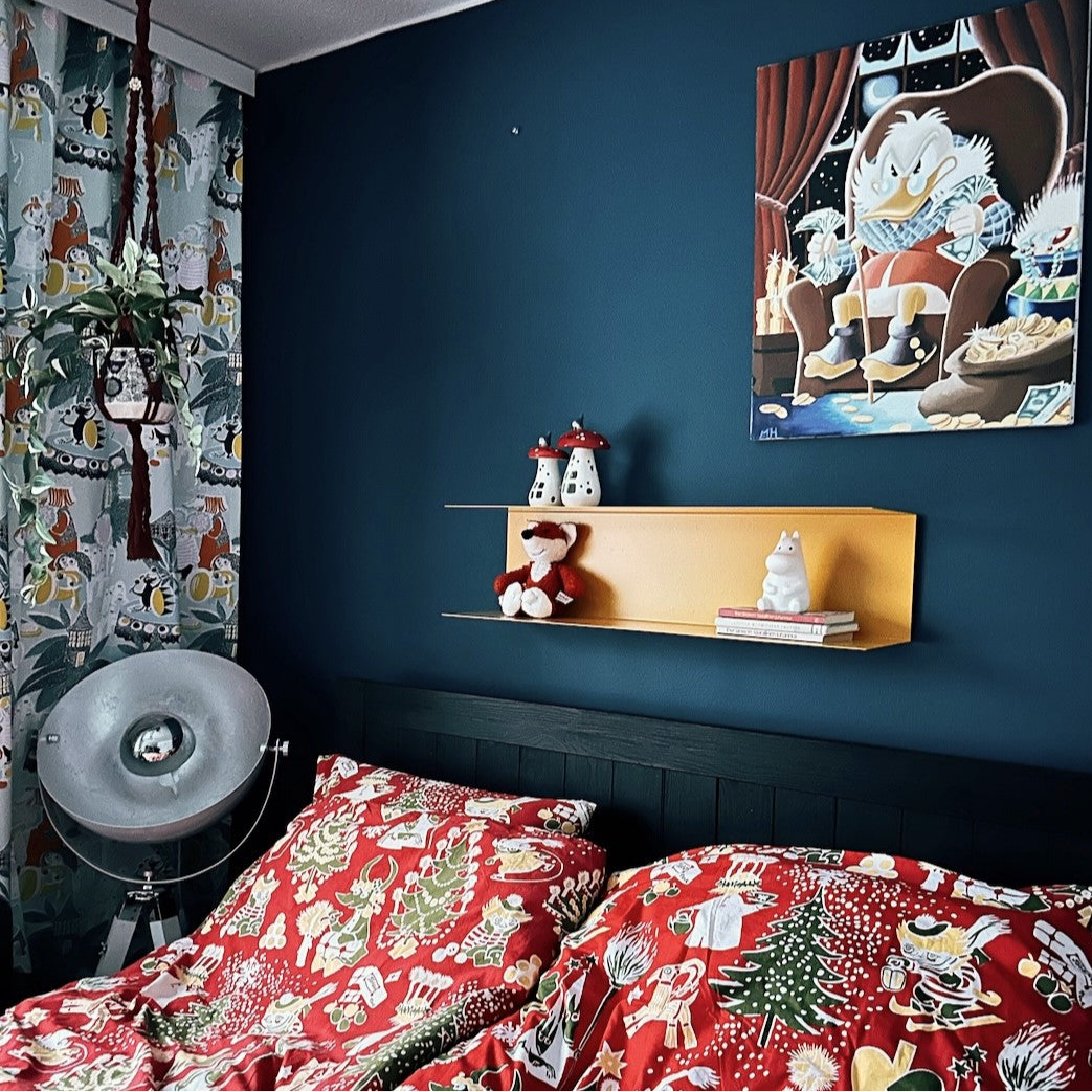 Petrooli_maalattu_makuuhuoneen_seina_Frenchic_seinamaali_Steel_Teal22