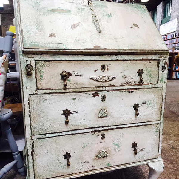 Shabby_Chic_kalustemaalaus_kalkkimaaleilla_Apple_of_My_Eye_Wedding_Cake_Kirkas_ja_ruskea_vaha_Frenchic_Paint
