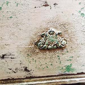 Shabby_Chic_kalustemaalaus_kalkkimaaleilla_Apple_of_My_Eye_Wedding_Cake_Kirkas_ja_ruskea_vaha_Frenchic_Paint3