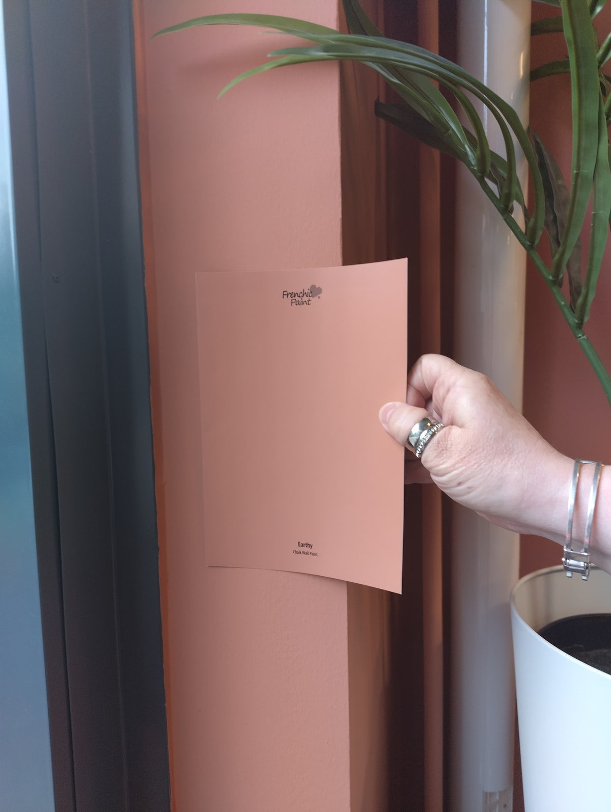 terrakotan sävyinen earthy sävymallli auttaa maalin valinnassa. 