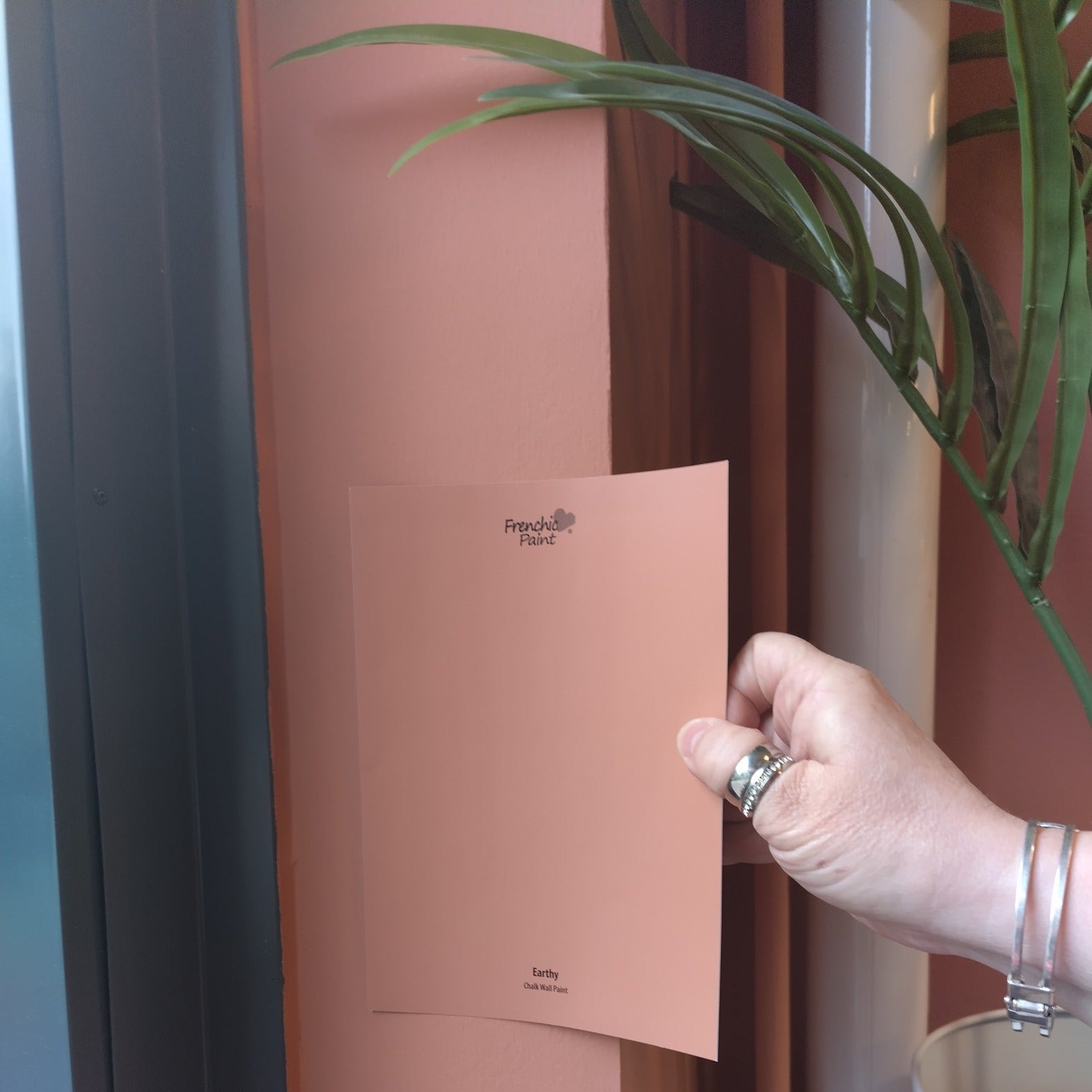 terrakotan sävyinen earthy sävymallli auttaa maalin valinnassa. 