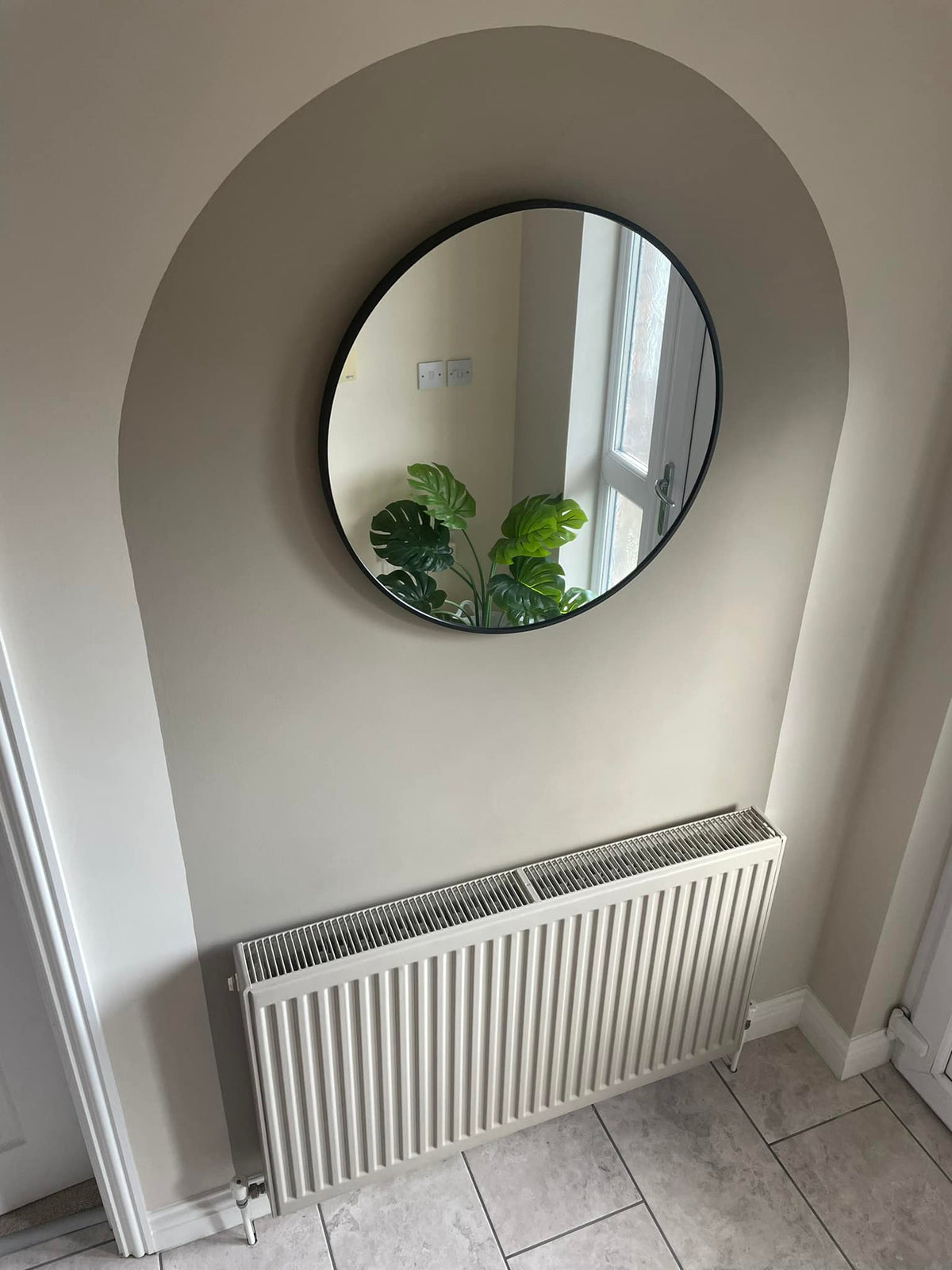 vaalea beige seinämaali Frenchic sarjasta: Saalt Of the Earth sävy. 