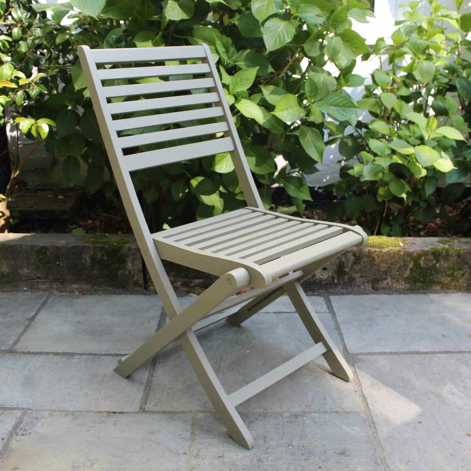 Maalattu tuoli Oliivin vihreä kalustemaali Al Fresco Frenchic Finland. 