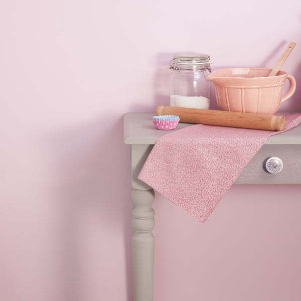Testivoittaja vaaleanpunainen seinämaali Frenchic. 