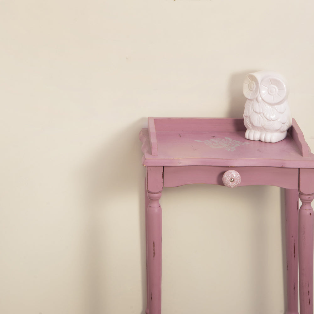 Luonnonvalkoinen Frenchic seinämaali Parchment Frenchic Paint Finland. 