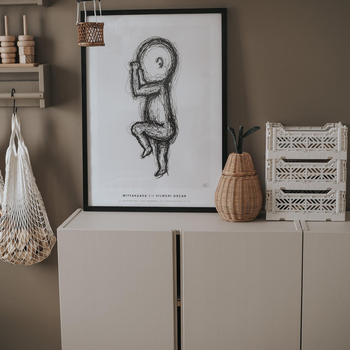 Stone Rosie on vaalea ja  täyteläinen beige kalustemaali Frenchic sarjasta. 