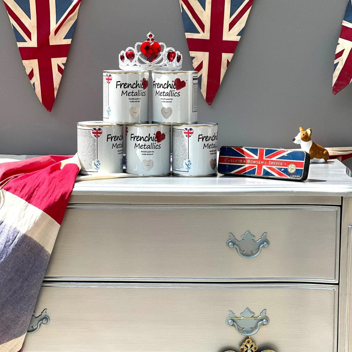 Jubilee Metallics platina sävy Frenchic sarjasta. 